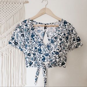H&M • Floral Print Crop Top